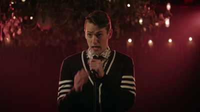 - ♪ I'm lying alone
with my head on the phone ♪ - Zoey's Extraordinary Playlist