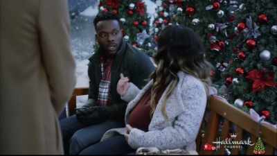 - I'm Marissa, this is Joey.
- Hi. - Road to Christmas
