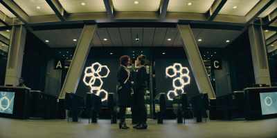 - I'm married.
- Well, belated congratulations. - The Peripheral