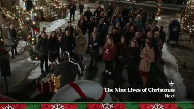I'm mayor dennis lee
and welcome to our early - Lights, Camera, Christmas!