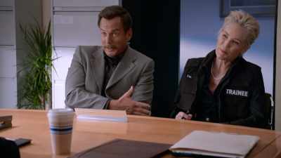 - I'm new and difficult.
- She's so dumb, - Murderville