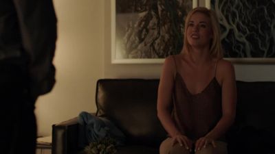I'm not a hippie. - Queen of the South