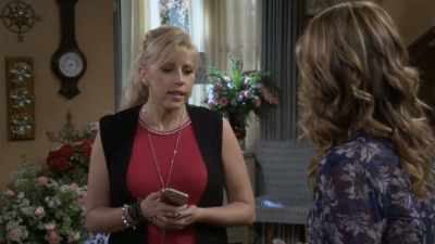 I'm not getting anywhere
with these bad boys, - Fuller House