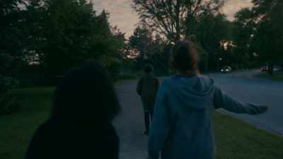 - I'm not going back there.
- Hey, - Paper Girls
