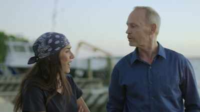 -I'm not going to do it.
-Yes you will. - 5 Headed Shark Attack