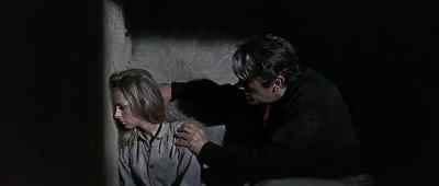 I'm not going to hurt you. - Mackenna's Gold