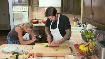 - I'm not gonna be too picky with you, - Selena + Chef