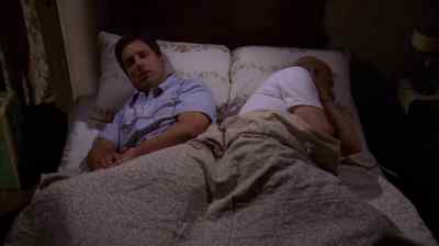 - I'm not holding him. - Everybody Loves Raymond