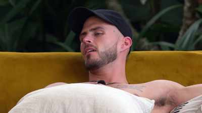 I'M NOT -- I CAN GET TO KNOW
EVERYONE JUST BY THIS - Love Island