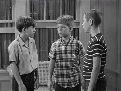 I'M NOT LYING.
HE'S HANGING HIMSELF. - The Andy Griffith Show
