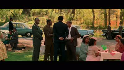 - I'm not smiling back. - Hidden Figures