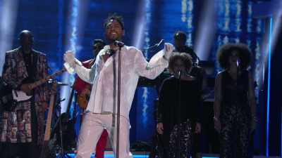 ♪ I'm not your woman,
I'm not your man ♪ - Let's Go Crazy: The Grammy Salute to Prince