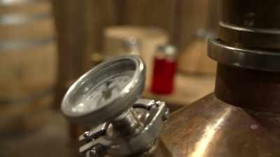 -I'm on 175.
-[daniel] well, it's
transferring steam right now. - Moonshiners: Master Distiller