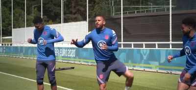 - I'm on fire. Yeah. Here we go.
- [hopeful music playing] - The Final: Attack on Wembley