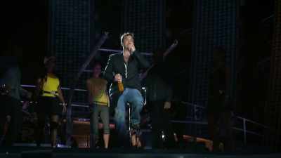 ♪ I'm on steroids ♪ - Robbie Williams