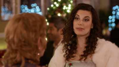 I'm his personal gift shopper.
-Oh, that must be so helpful. - The Secret Gift of Christmas