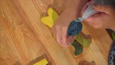 I'm piping little lines - Halloween Cookie Challenge
