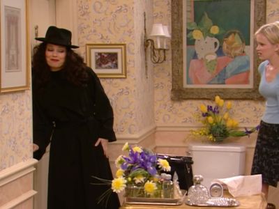 I'm putting on my makeup. - The Nanny