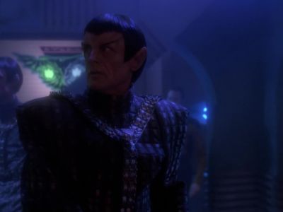 - I'm ready, Commander.
- Stay there. - Star Trek: The Next Generation