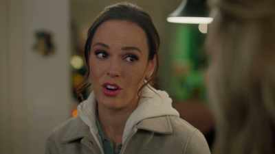 I'm really sorry I didn't
come to your wedding. - Hearts in the Game
