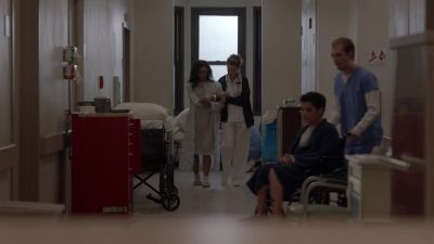 I'm sending you home
with a wheelchair, - Pose