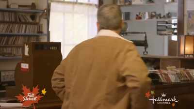 -I'm serious, Jo.
-I know, dad. - Heart of Down Under
