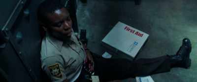 I'm shot.
Both detainees are secure. - Copshop