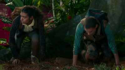 - I'm sinking!
- No, no, wait! - Dora and the Lost City of Gold