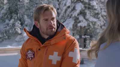 ♪ I'm sitting here
with a girl ♪ - Love in Glacier National: A National Park Romance