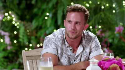 >> I'M SO SCARED TO DO ONLINE
DATING. - Love Island