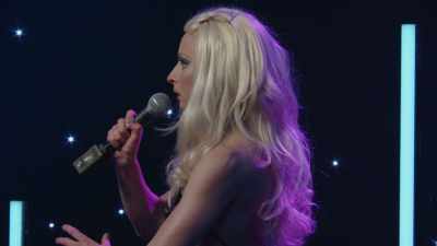 I'm sorry.
(audience laughs) - Courtney Pauroso: Vanessa 5000
