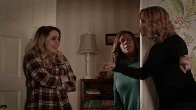- I'm sorry.
[chuckles] - Good Girls