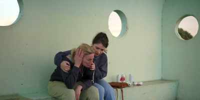 - I'm sorry.
- [cries] - Bad Sisters