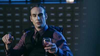 - I'm sorry to disturb you sir, but, - Age of the Living Dead