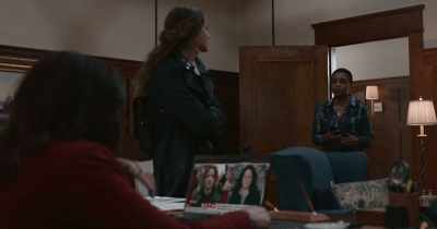 I'm so sorry, Governor,
but I couldn't stop her. - The Republic of Sarah