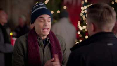 I'm sorry. Hey, you're here. - Meet Me Under the Mistletoe