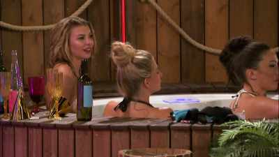I'm sorry, but how could
a guy like that walk in? - Love Island