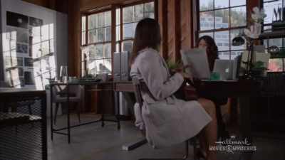 I'm sorry to interrupt your
lunch but I wanted a chance - Last Scene Alive: An Aurora Teagarden Mystery