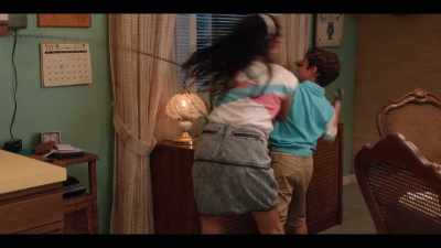 - I'm so sorry, Mari. Hold on. - Gordita Chronicles