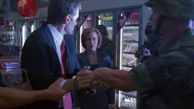 - I'm sorry.
- Scully, you? - The X-Files