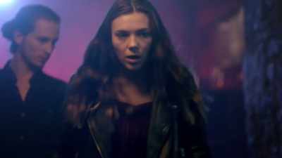 I'm so sorry, she's totally wasted. - Clique