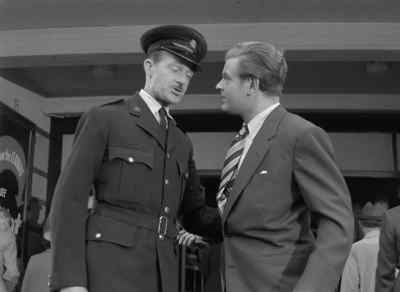 - I'm sorry, sir. - Who Done It?