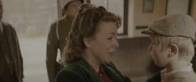 - I'm sorry.
- What on earth has been going on? - The Railway Children Return