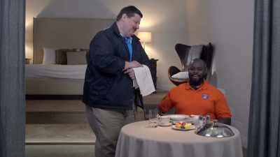 -I'm squeaky clean. -(squeaking) - Rob Riggle's Ski Master Academy