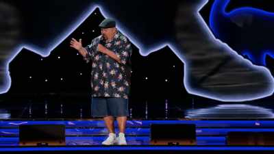"I'm standing here alongside
Mexican superstar - Gabriel Iglesias: Stadium Fluffy