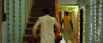 I'm standing before you,
shoot me! - Shaadi Mein Zaroor Aana