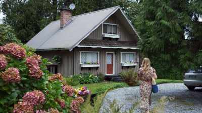 I'm staying at the bed
and breakfast next door, - Love at Sunset Terrace
