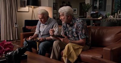 I'm stuffed. - Grace and Frankie