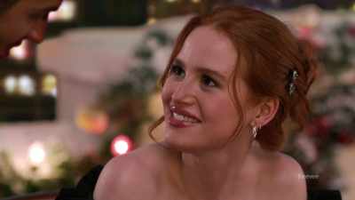 I'm sure you have things
to do in the kitchen. - Hotel for the Holidays