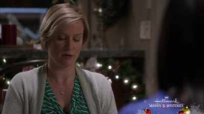 I'm surprised Robert
didn't invite you to the dinner, - Christmas in the Air